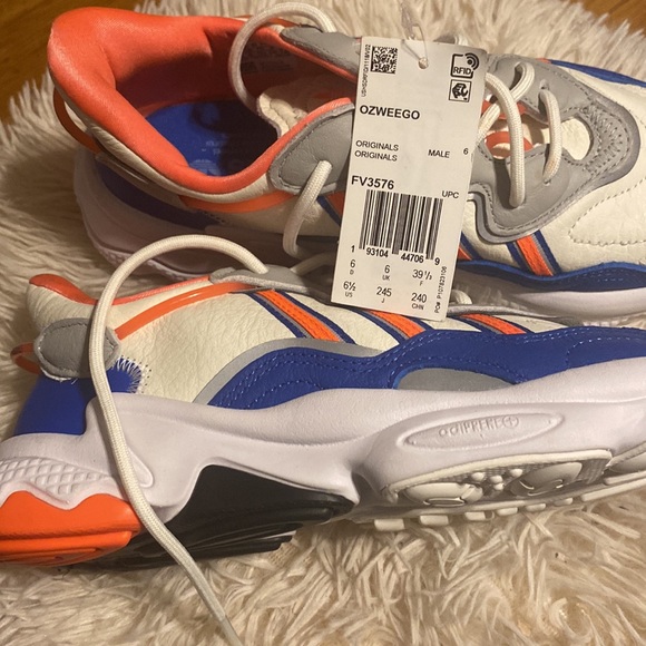Adidas OZWEEGO Brand new 6.5 - Picture 4 of 5